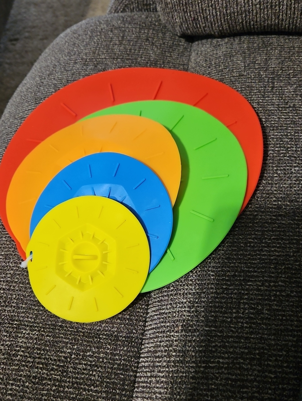 NWT Set of Colorful Silicone Lids - Red, Green, Yellow, Blue, Orange
